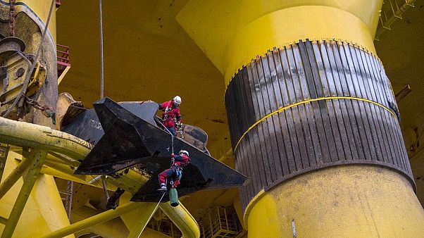 Acitivistas de Greenpeace acampan en una plataforma petrólifera para protestar contra las prospecciones en el Océano Ártico Acitivistas de Greenpeace acampan en una plataforma petrólifera para protestar contra las prospecciones en el Océano Ártico