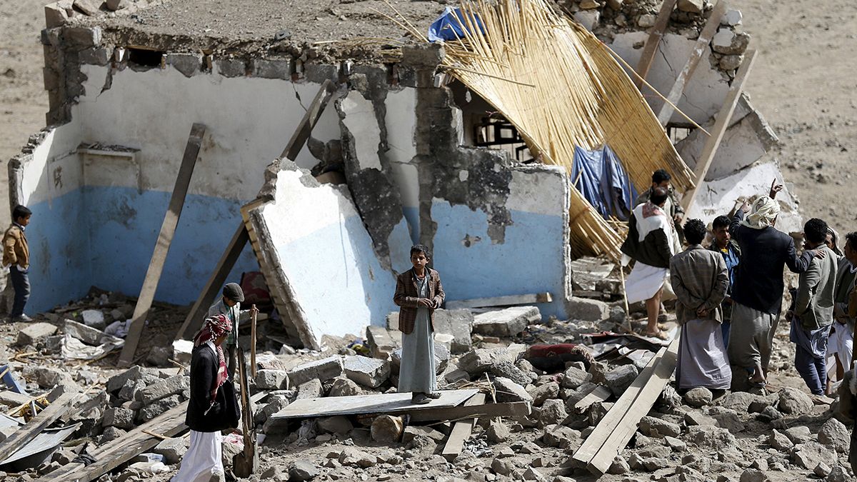 القتال مستمر في اليمن والمساعدات تنتظر الضؤ الاخضر