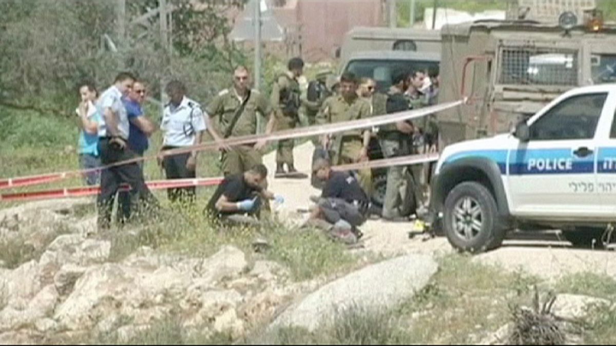 Палестинец попытался заколоть двух израильских солдат