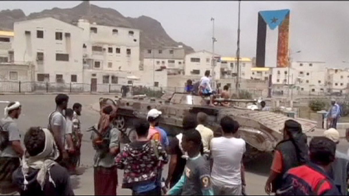 Arabia Saudita valuta intervento di terra in Yemen