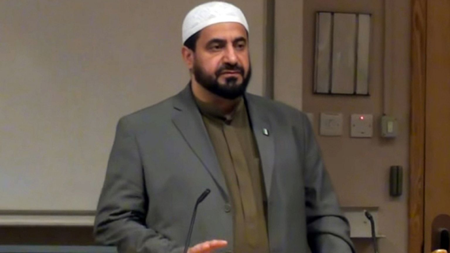 شرطة مكافحة الارهاب البريطانية تحقق في مقتل الامام السوري المعارض للأسد