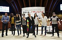 [Video] Gençler mecliste çılgınca dans ederse!