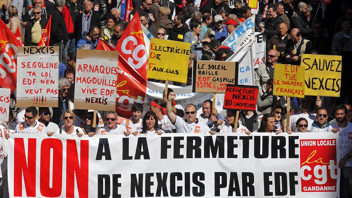 Miles de franceses salen a la calle para decir No a la austeridad
