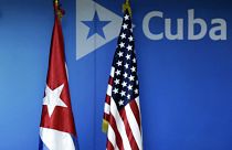 Poignée de main et bref échange entre Obama et Castro