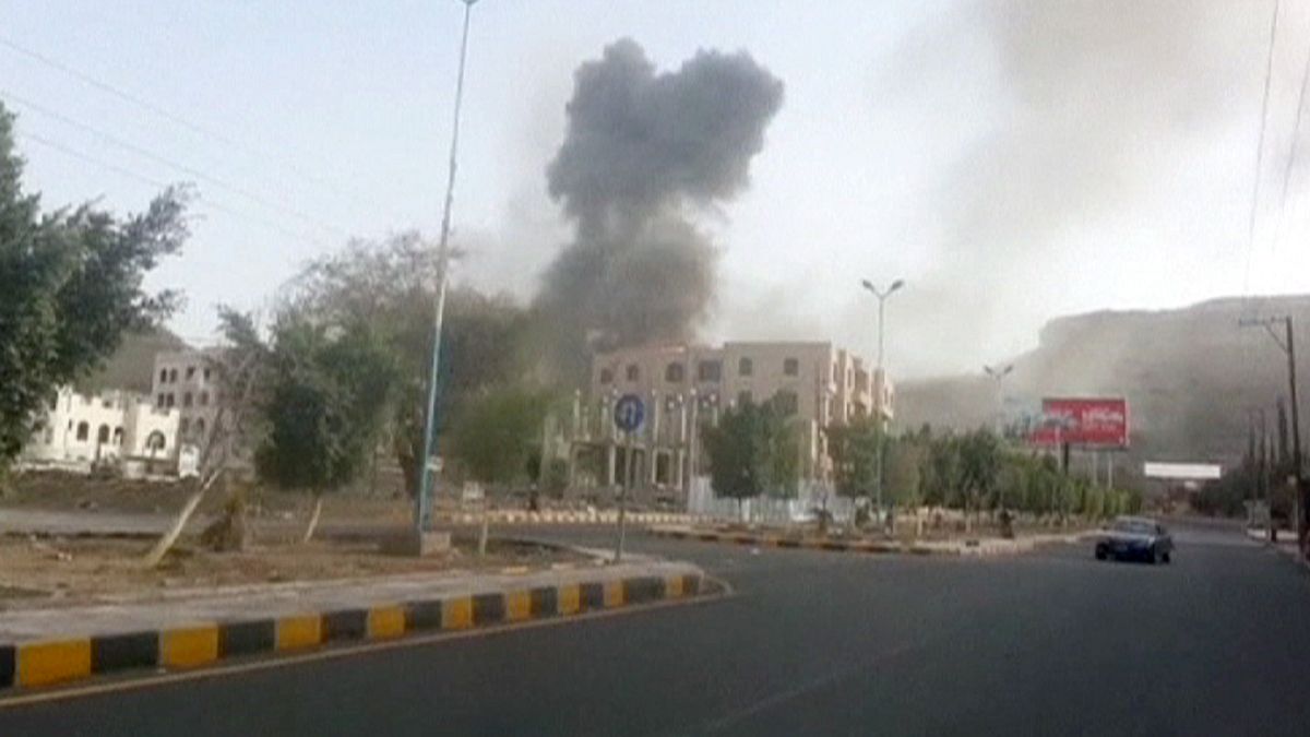 Suudi Arabistan Yemen'de saldırılarını yoğunlaştırdı