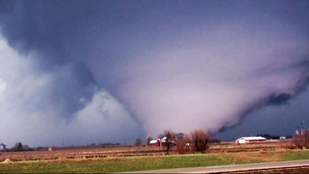 Tornadoes tear through US Mid-West, destroy Illinois town