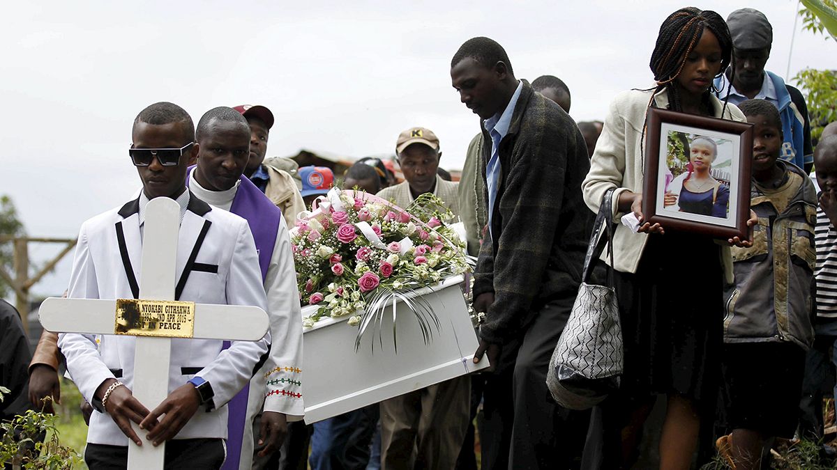Kenia empieza a enterrar a las víctimas de la masacre en la Universidad de Garissa