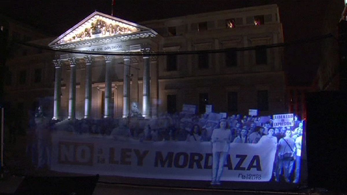 Video-Protest vor spanischem Parlament