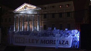 Spain: Hologram rally outside parliament defends right to protest