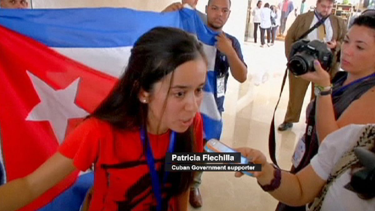 Panama'da Kübalı muhalifler ve hükümet taraftarları arasında arbede