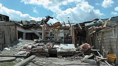 США: торнадо сравнял с землей дома в Иллинойсе
