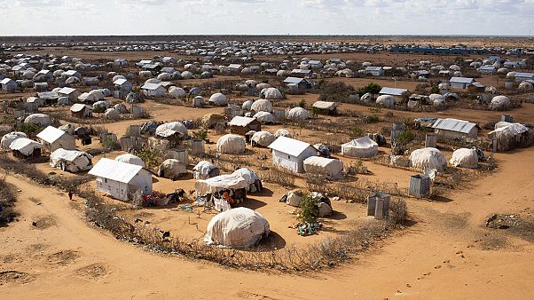 Kenya falat épít és felszámolja a szomáliai menekültek táborát Kenya falat épít és felszámolja a szomáliai menekültek táborát