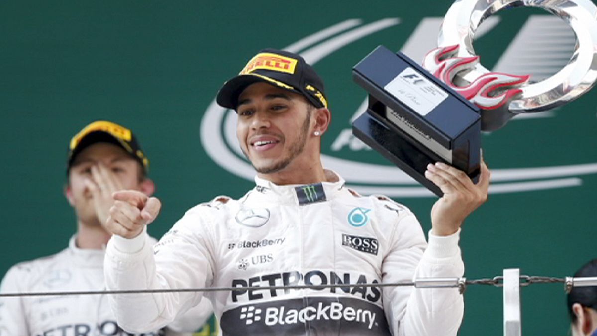 Lewis Hamilton domina na China mas Rosberg queixa-se que foi demasiado lento