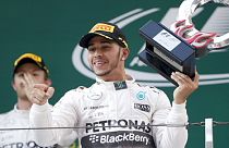 Lewis Hamilton domina na China mas Rosberg queixa-se que foi demasiado lento