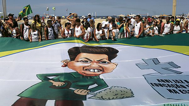 Hunderttausende Brasilianer fordern erneut Absetzung von Präsidentin Rousseff Hunderttausende Brasilianer fordern erneut Absetzung von Präsidentin Rousseff