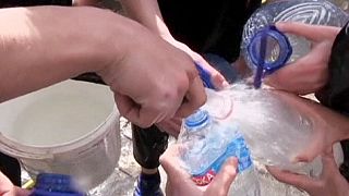 Ucrania: guerra de agua callejera para celebrar el "Lunes Mojado"