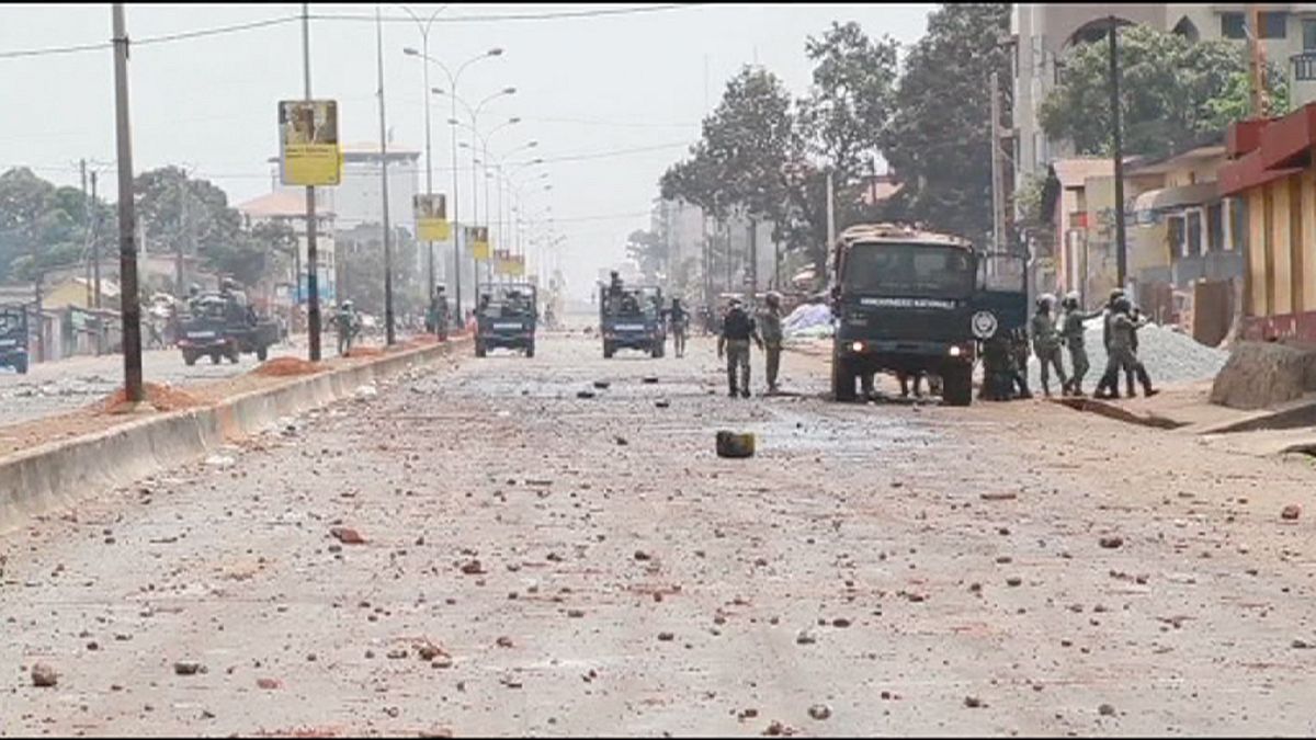 Gine'de muhalefetten göstericilere eve dönün çağrısı