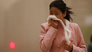 Çin'in kuzeyinde kum fırtınası hayatı felç etti