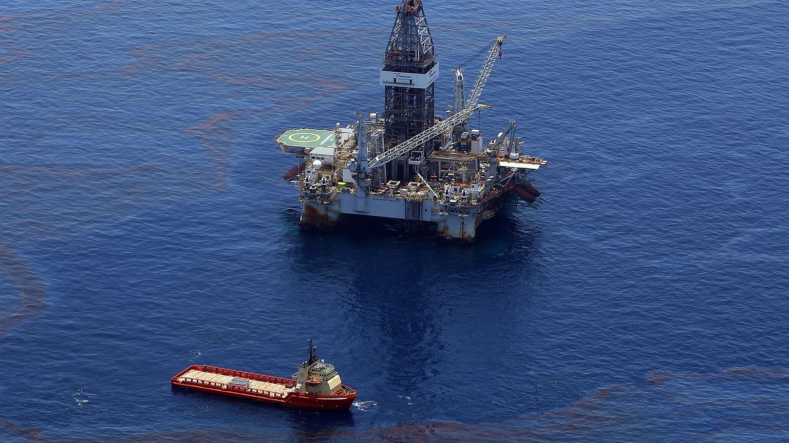 Image: Crews on ships work on stopping the flow of oil at the source site o