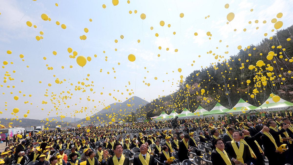 Президент Южной Кореи пообещала поднять паром "Сэволь"