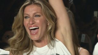 Brazil bids bye bye to Gisele as top model treads the catwalk for the last time