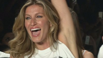 Brazil bids bye bye to Gisele as top model treads the catwalk for the last time Brazil bids bye bye to Gisele as top model treads the catwalk for the last time