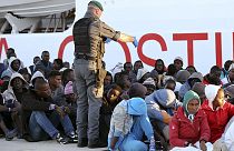 Sicilia, 300 migranti sbarcati a Pozzallo. Oltre 10mila gli arrivi nelle ultime settimane
