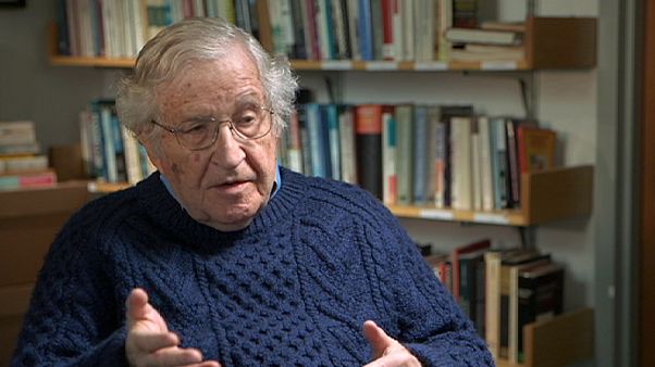 Noam Chomsky: "Die USA sind ein Schurkenstaat, Europa ist extrem rassistisch" Noam Chomsky: "Die USA sind ein Schurkenstaat, Europa ist extrem rassistisch"