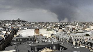 Un incendio a las afueras de París corta las conexiones con el aeropuerto Charles de Gaulle