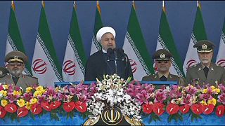 Iran, discorso del presidente Rohani contro l'Arabia Saudita durante la parata militare