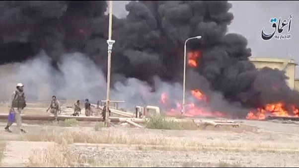 Miles de iraquíes huyen de Ramadi ante el avance de las milicias islamistas Miles de iraquíes huyen de Ramadi ante el avance de las milicias islamistas