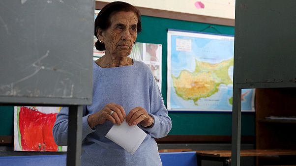 Los turcochipriotas eligen a su líder, que les representará en las negociaciones sobre la reunificación Los turcochipriotas eligen a su líder, que les representará en las negociaciones sobre la reunificación