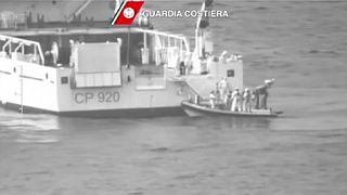 В Средиземном море затонуло судно с беженцами: есть опасения, что погибли сотни человек