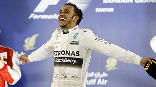 Speed - Hamilton Bahreinben söpört, Rossi Argentínában nyert, miközben Márquez bukott