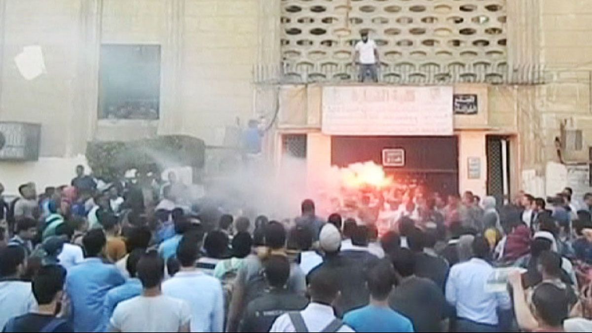 Protest in Egypt : Students clash with security
