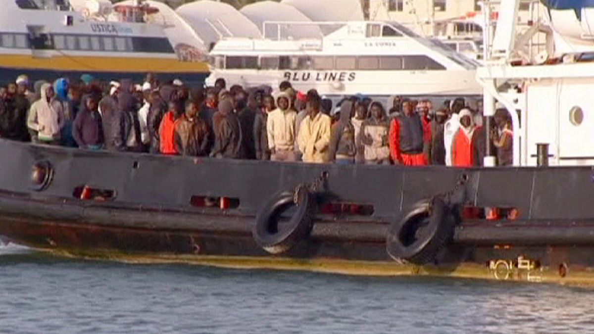 إيطاليا تمد يدها إلى الأوروبيين لمساعدتها على مواجهة قوارب الموت