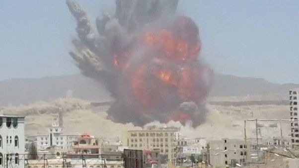 انفجارات في صنعاء تخلف عشرات القتلى ومئات الجرحى انفجارات في صنعاء تخلف عشرات القتلى ومئات الجرحى