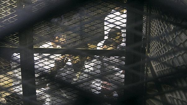 Egitto. 22 condanne a morte per gli incidenti alla deposizione di Morsi Egitto. 22 condanne a morte per gli incidenti alla deposizione di Morsi