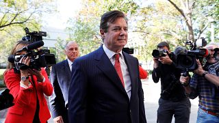 Image: Manafort arrives for a hearing at the U.S. District Court in Washing