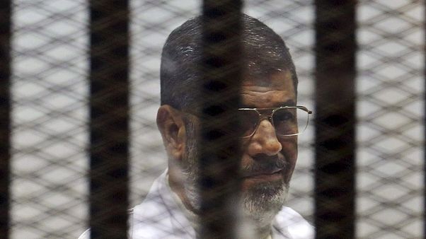 القضاء المصري يقر عقوبة السجن المشدد لمدة 20 عاما على الرئيس المعزول محمد مرسي القضاء المصري يقر عقوبة السجن المشدد لمدة 20 عاما على الرئيس المعزول محمد مرسي