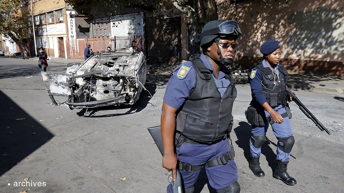 Власти ЮАР задействуют армию против волны ксенофобии