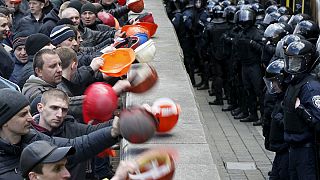 Киев: шахтеры стучат касками, требуя повышения зарплаты