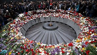 Genocidio armeno: a Yerevan l'omaggio di Hollande e Putin alle vittime