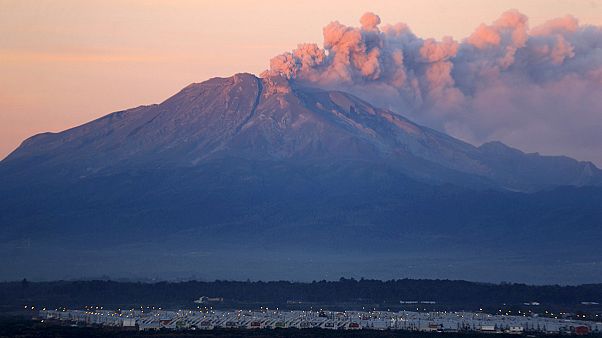 Le volcan Calbuco souffle des cendres sur le Chili et l'Argentine Le volcan Calbuco souffle des cendres sur le Chili et l'Argentine
