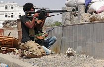 Yemen: scontri nelle strade ad Aden, ex presidente Saleh esorta al dialogo