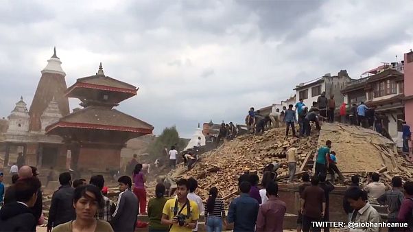 Decenas de muertos y heridos en un fuerte terremoto registrado en Nepal Decenas de muertos y heridos en un fuerte terremoto registrado en Nepal