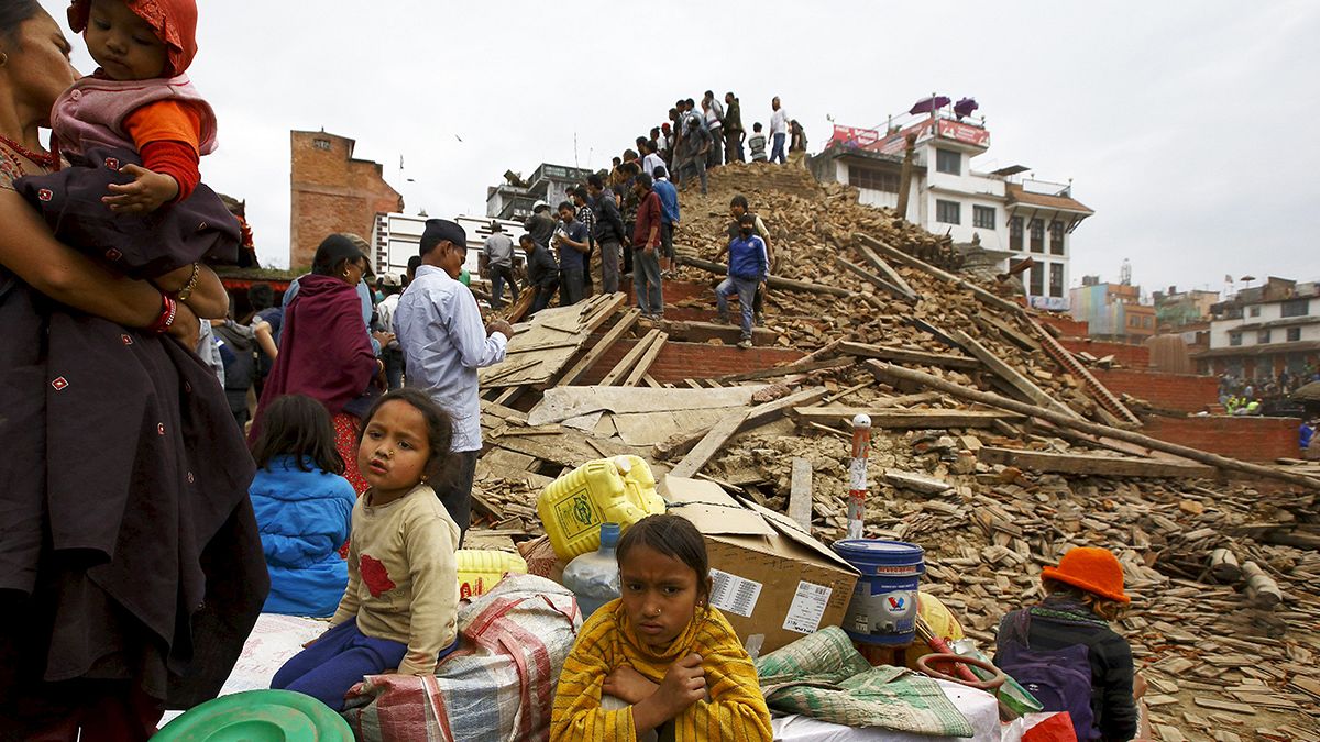 ارتفاع حصيلة ضحايا زلزال النيبال إلى حوالي سبعمائة قتيل