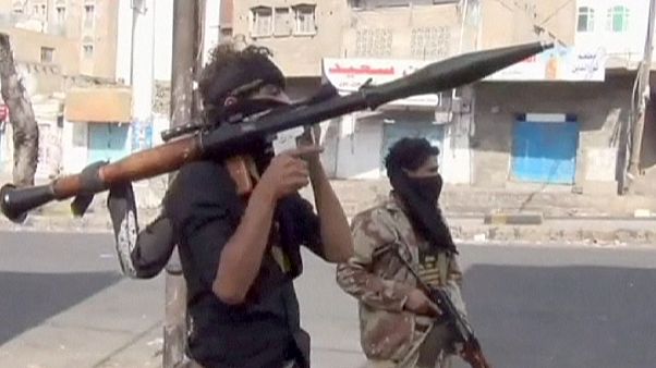 إستمرار المعارك في اليمن وسط تصاعد الضغوط الدولية لإطلاق عملية الحوار إستمرار المعارك في اليمن وسط تصاعد الضغوط الدولية لإطلاق عملية الحوار