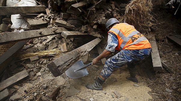 Depremin vurduğu Nepal'de arama kurtarma çalışmaları devam ediyor Depremin vurduğu Nepal'de arama kurtarma çalışmaları devam ediyor