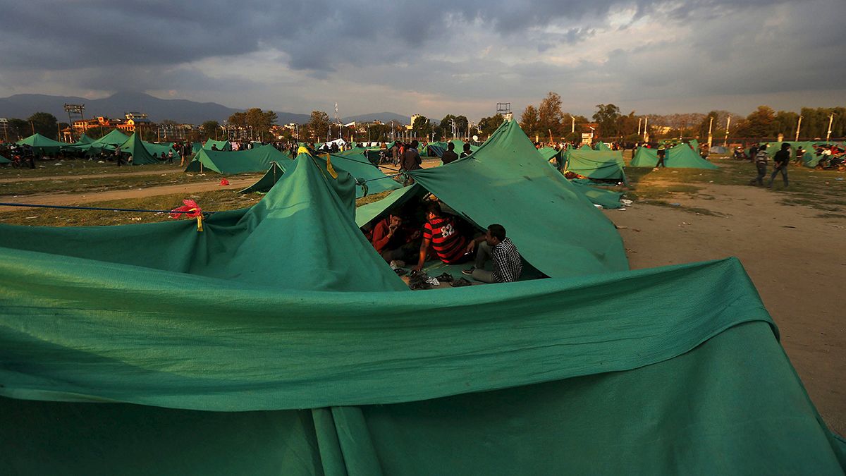 Непал после землетрясения: люди ночуют под открытым небом
